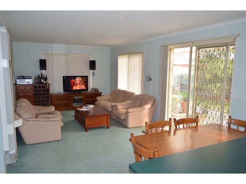 8 Gumtree Grove, Hampton Park VIC 3976