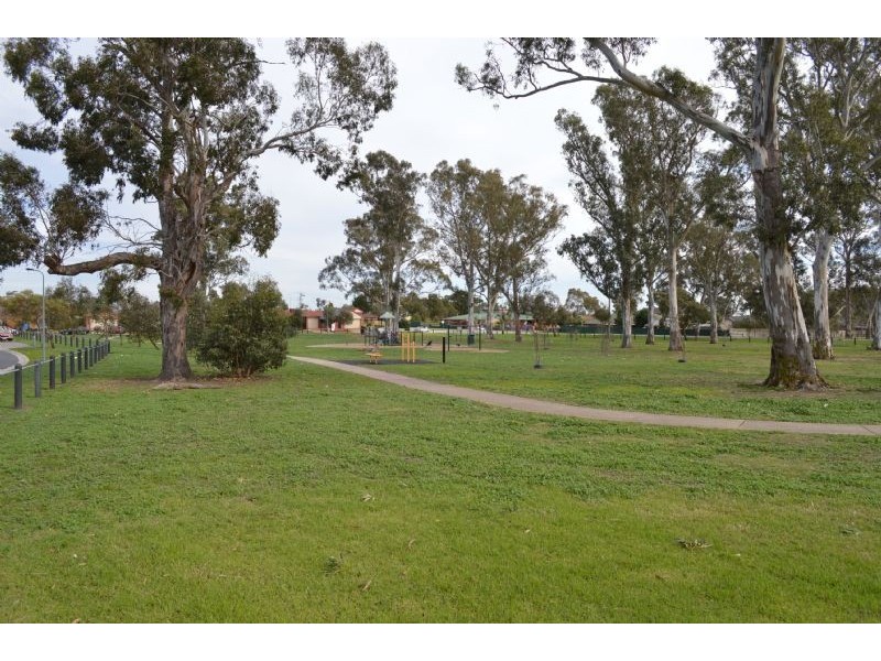 8 Gumtree Grove, Hampton Park VIC 3976