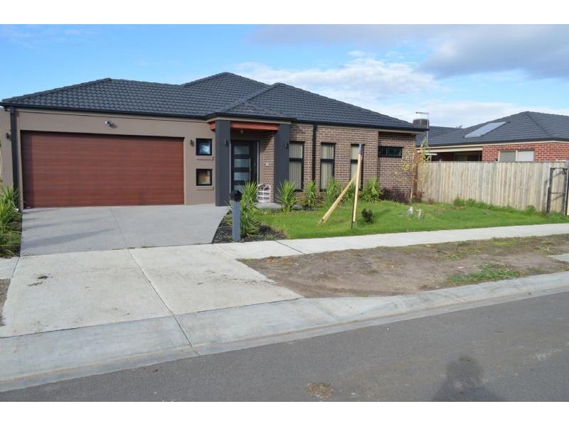 4 Rockdaisy Drive, Cranbourne West VIC 3977