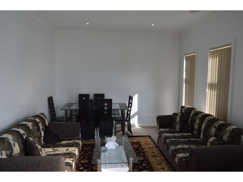 4 Rockdaisy Drive, Cranbourne West VIC 3977