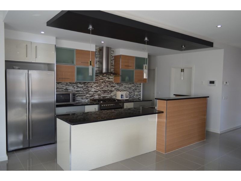 4 Rockdaisy Drive, Cranbourne West VIC 3977