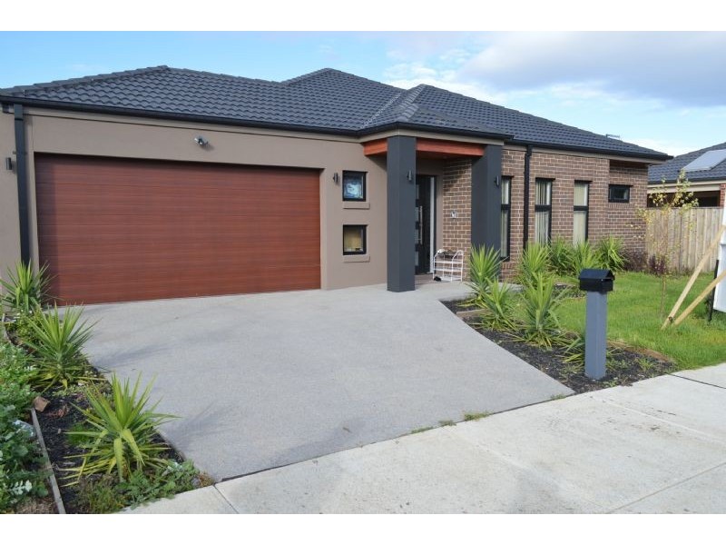 4 Rockdaisy Drive, Cranbourne West VIC 3977