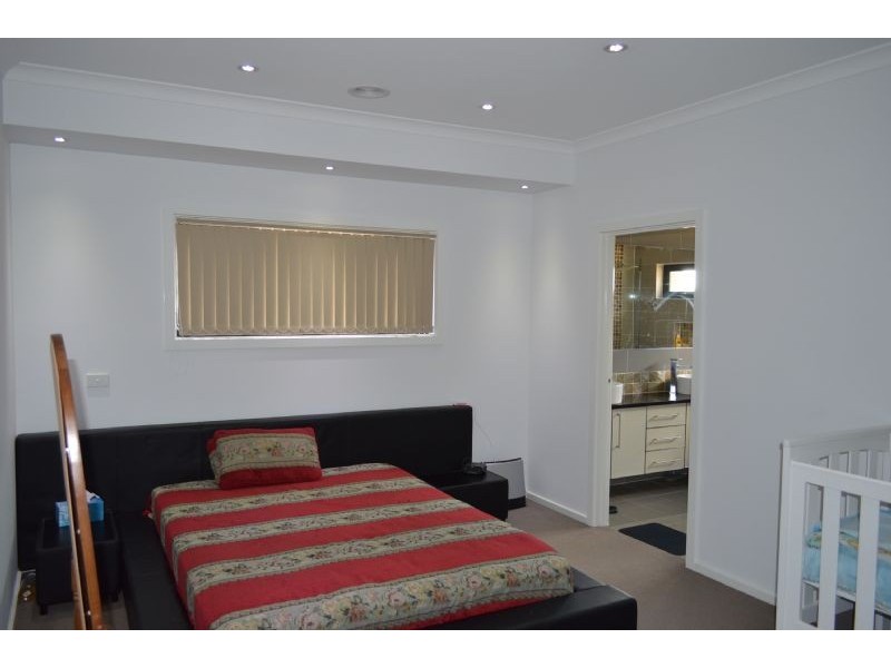 4 Rockdaisy Drive, Cranbourne West VIC 3977