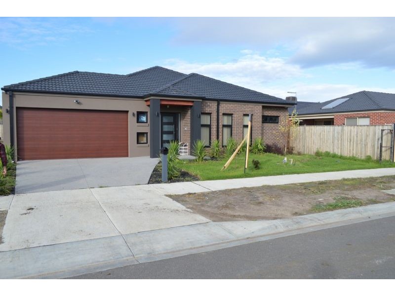 4 Rockdaisy Drive, Cranbourne West VIC 3977