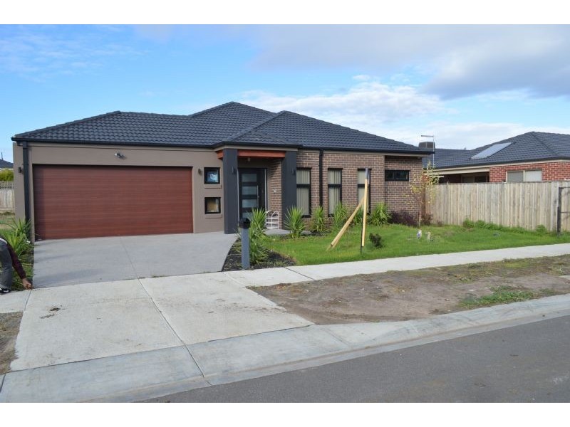 4 Rockdaisy Drive, Cranbourne West VIC 3977