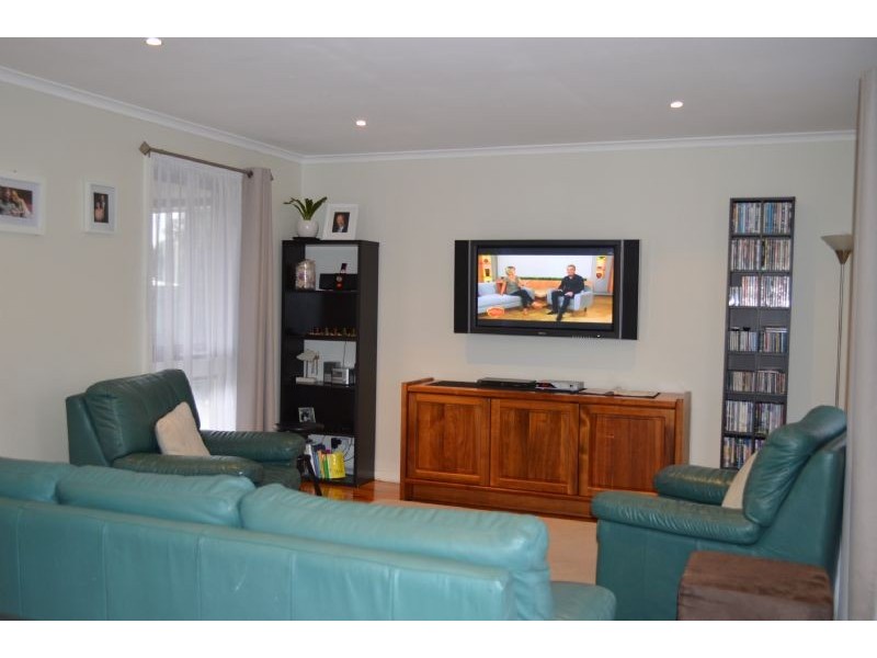 6 Pound Road, Hampton Park VIC 3976