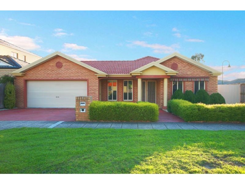 3 Hutchinson Drive, Lynbrook VIC 3975