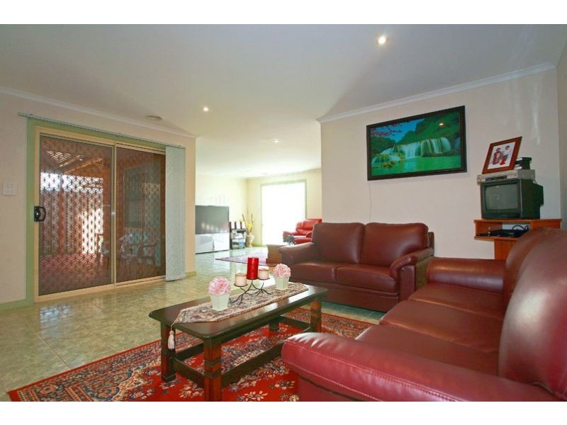 3 Hutchinson Drive, Lynbrook VIC 3975