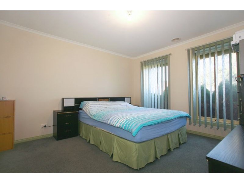 3 Hutchinson Drive, Lynbrook VIC 3975