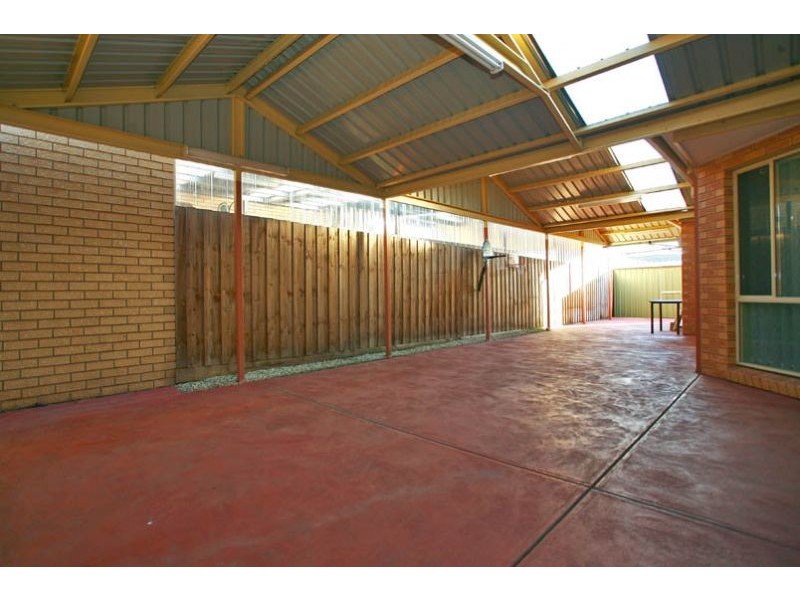 3 Hutchinson Drive, Lynbrook VIC 3975