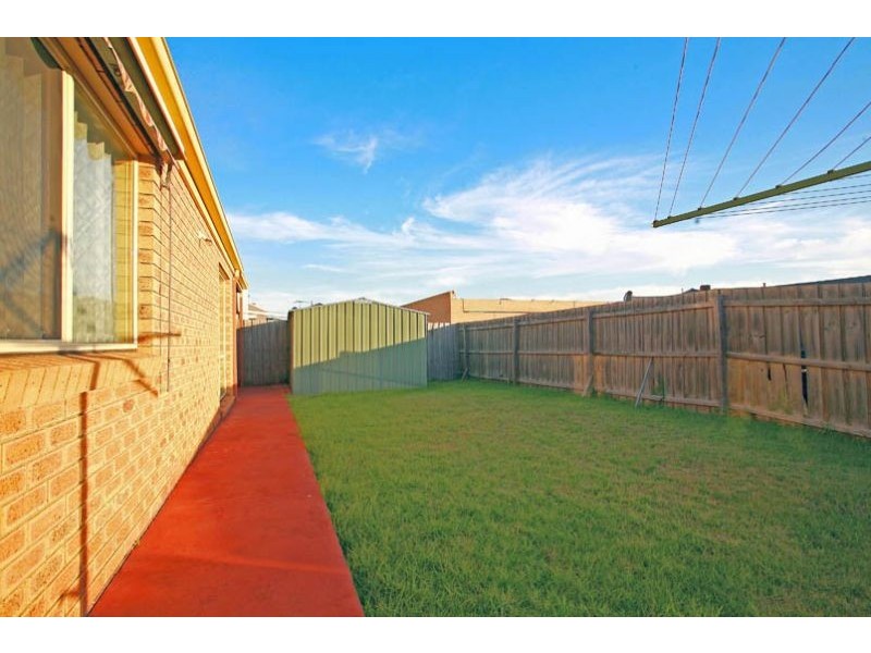 3 Hutchinson Drive, Lynbrook VIC 3975