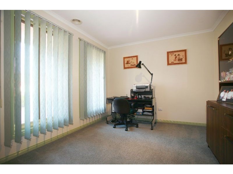 3 Hutchinson Drive, Lynbrook VIC 3975