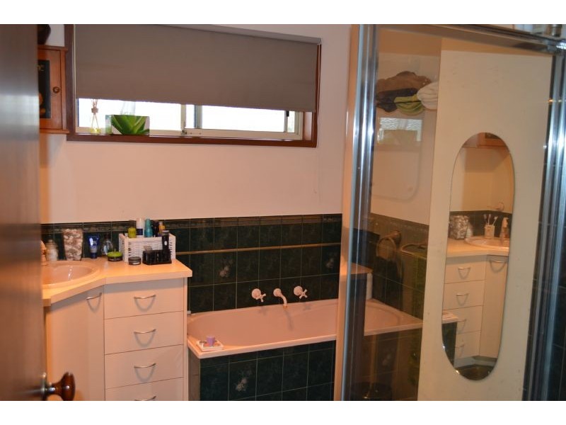 11/2 Jason Place, Hampton Park VIC 3976