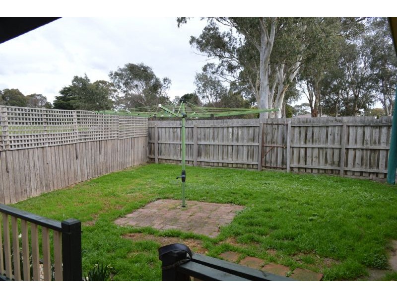11/2 Jason Place, Hampton Park VIC 3976