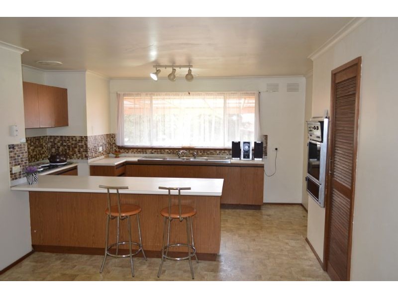 11 Bellbrook Drive, Dandenong North VIC 3175