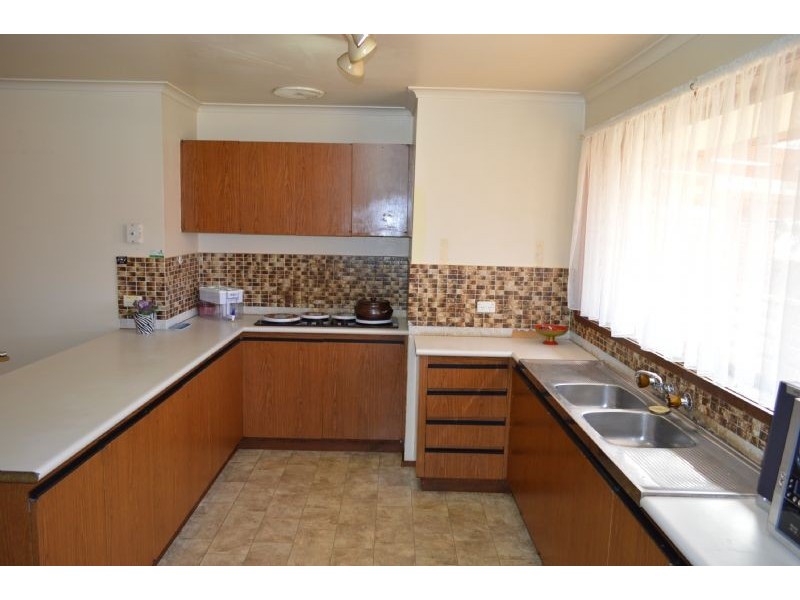 11 Bellbrook Drive, Dandenong North VIC 3175