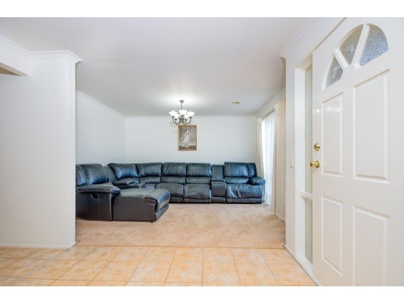 10 Eldershaw Drive, Lynbrook VIC 3975