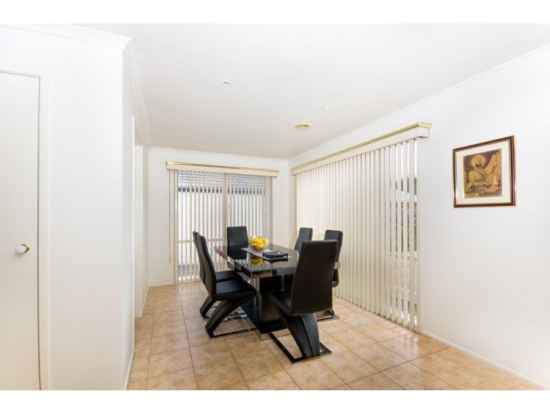 10 Eldershaw Drive, Lynbrook VIC 3975