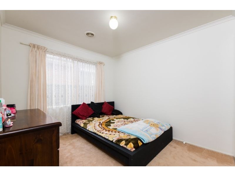 10 Eldershaw Drive, Lynbrook VIC 3975