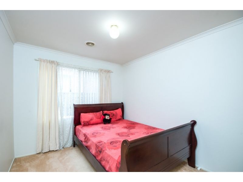 10 Eldershaw Drive, Lynbrook VIC 3975