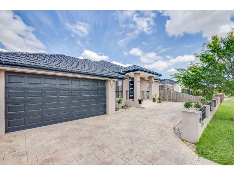 17 Devaney Avenue, Lynbrook VIC 3975