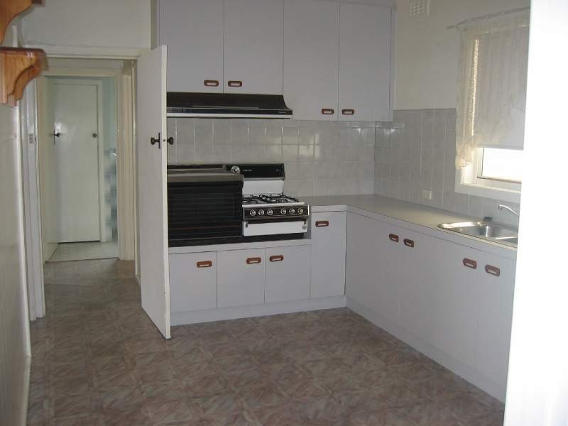 2 Skewes Street, Avondale Heights VIC 3034