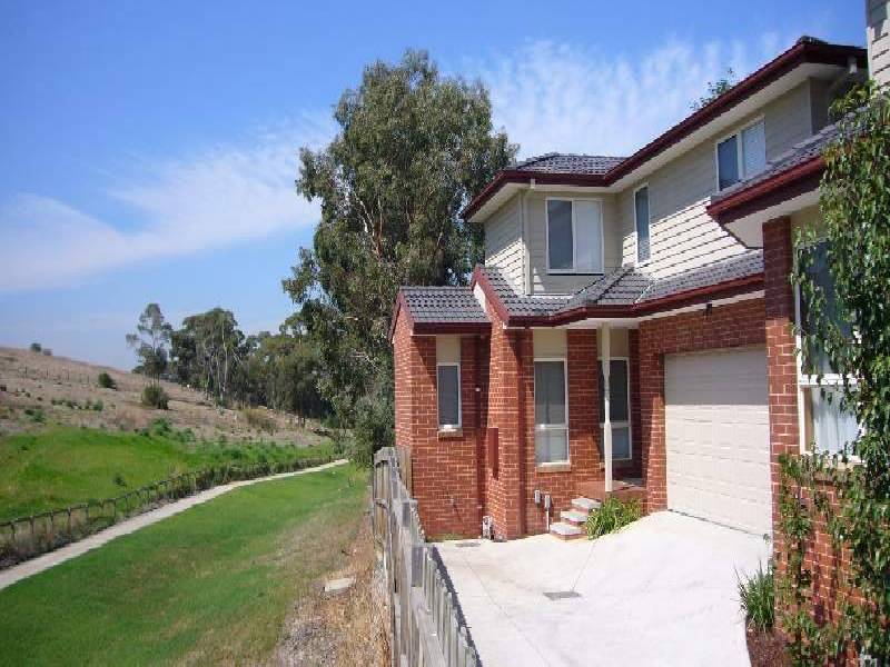 5B Weyburn Place, Avondale Heights VIC 3034