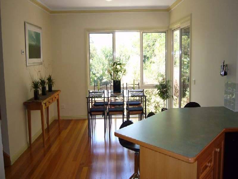 5B Weyburn Place, Avondale Heights VIC 3034