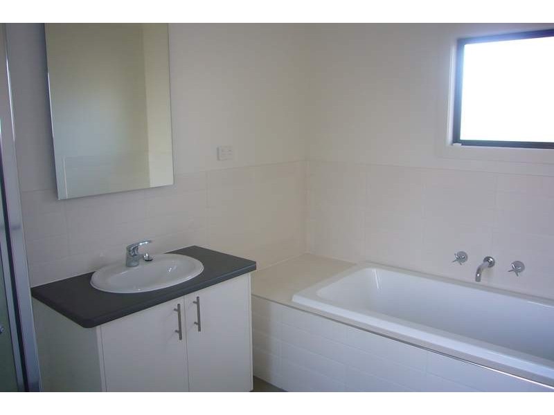 1/10 Arvern Avenue, Avondale Heights VIC 3034