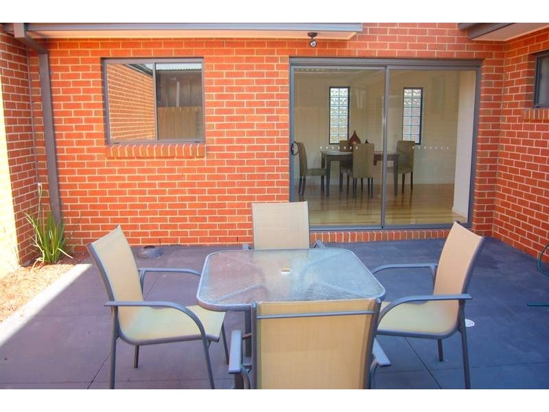 1/10 Arvern Avenue, Avondale Heights VIC 3034