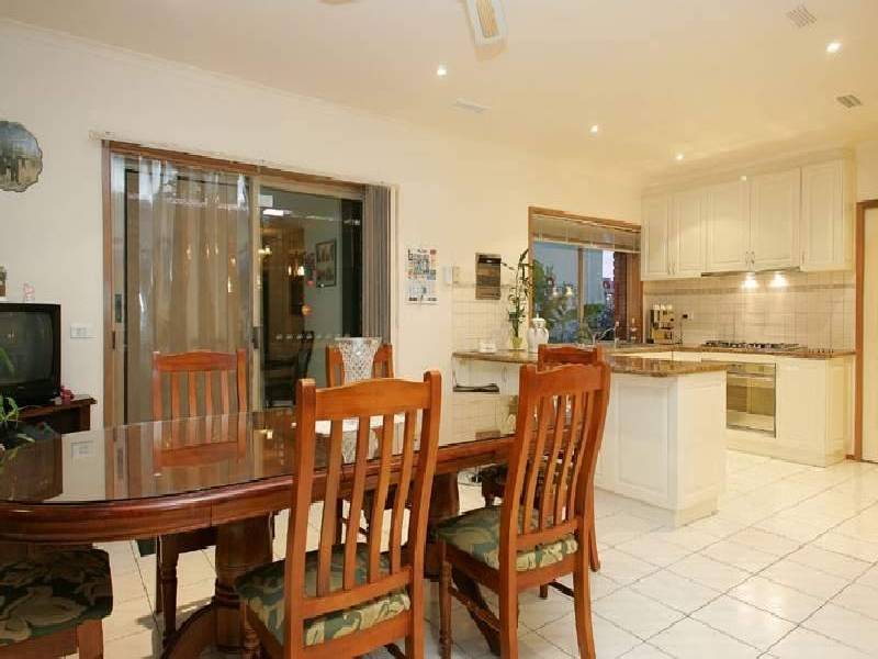 20 Charmaine Avenue, Avondale Heights VIC 3034