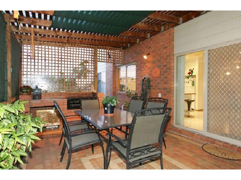 20 Charmaine Avenue, Avondale Heights VIC 3034