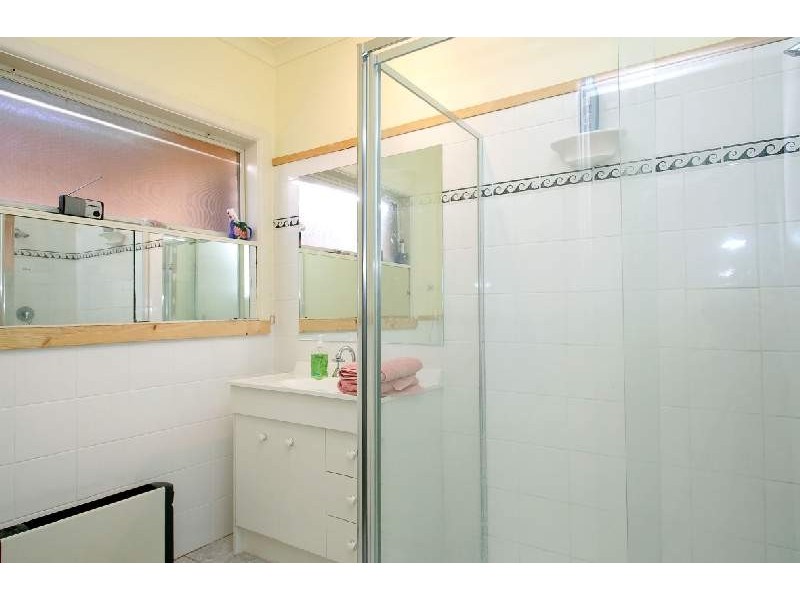 2/52 Rosehill Road, Niddrie VIC 3042