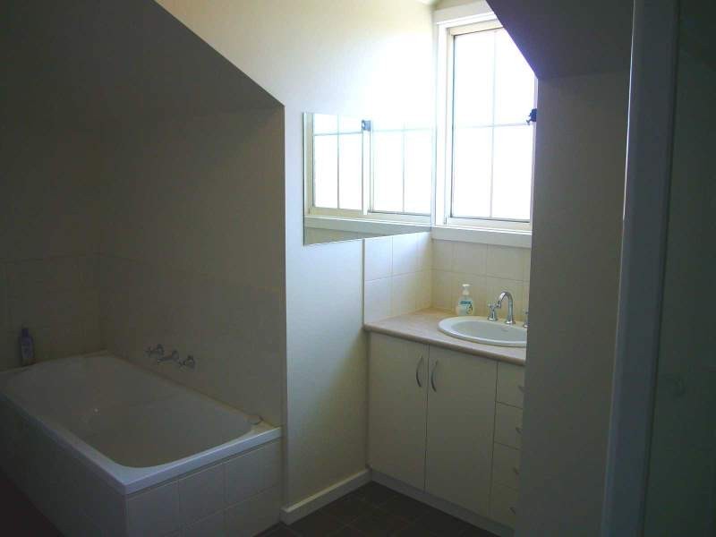 2/62 Quinn Grove, Keilor East VIC 3033