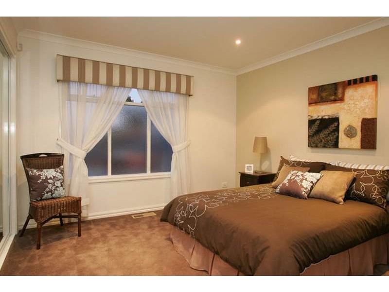 2/1 Elstone Court, Niddrie VIC 3042