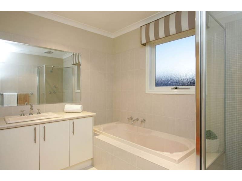 2/1 Elstone Court, Niddrie VIC 3042