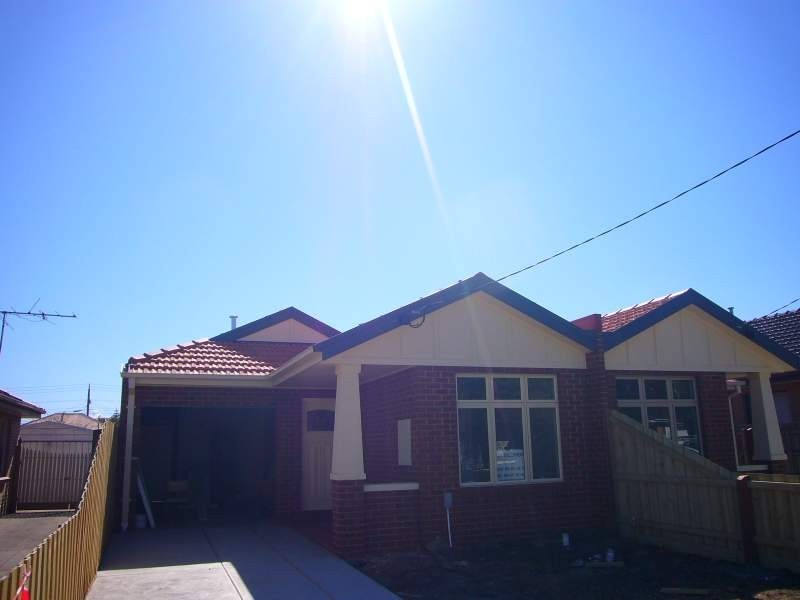 1/100 Halsey Rd, Airport West VIC 3042