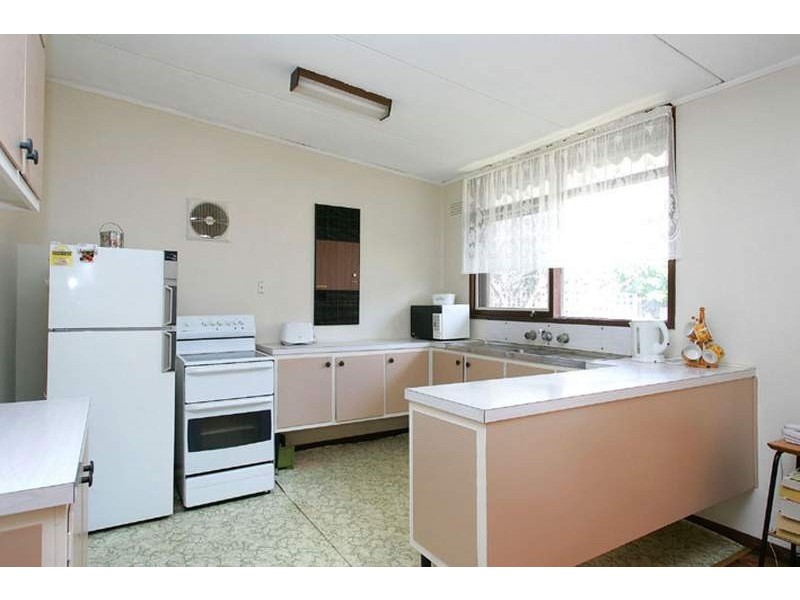 16 Roberts Street, Keilor East VIC 3033