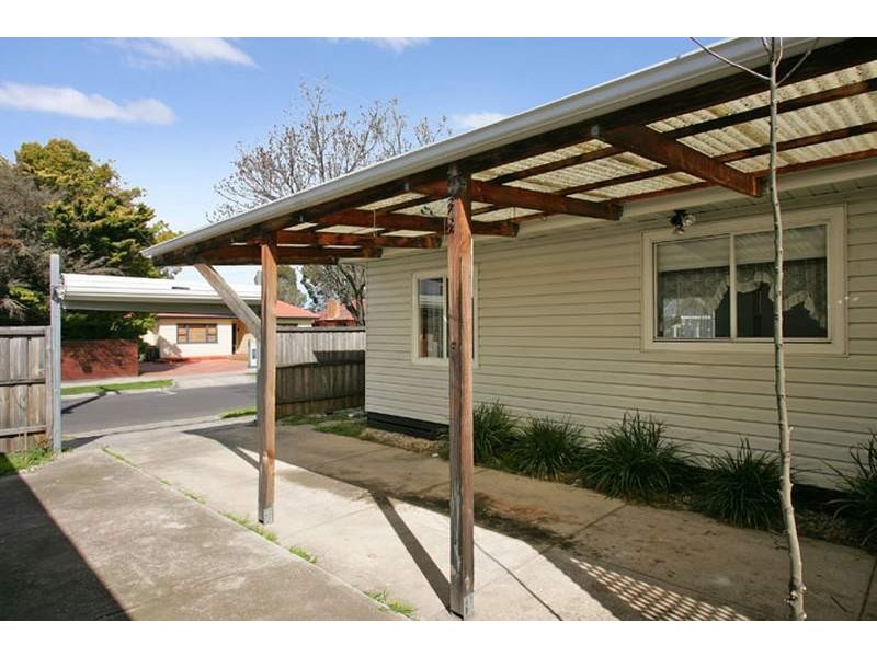 2 Skewes Street, Avondale Heights VIC 3034