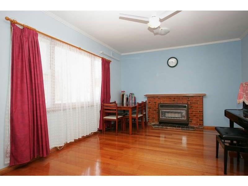 27 Highlands Avenue, Airport West VIC 3042