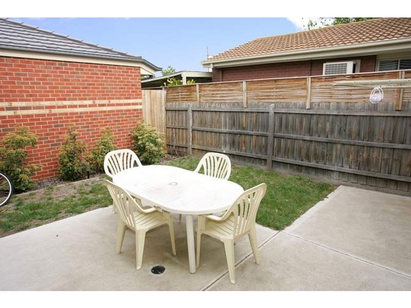 1/117 Moore Road, Airport West VIC 3042