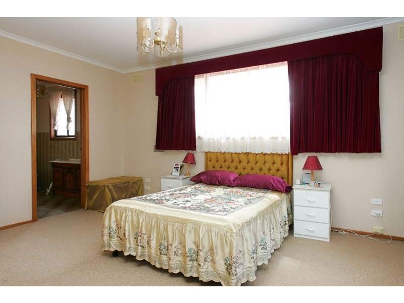 2 Prescott Place, Avondale Heights VIC 3034