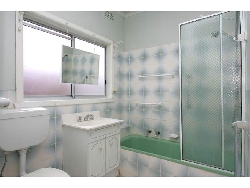 2 Skewes Street, Avondale Heights VIC 3034