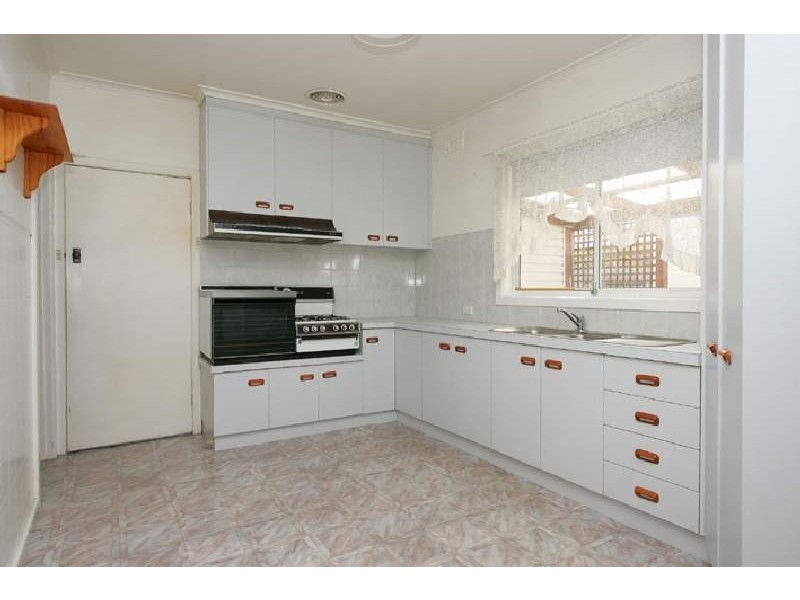 2 Skewes Street, Avondale Heights VIC 3034