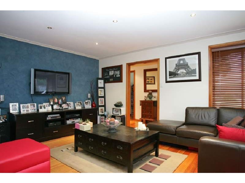 12 The Avenue, Niddrie VIC 3042