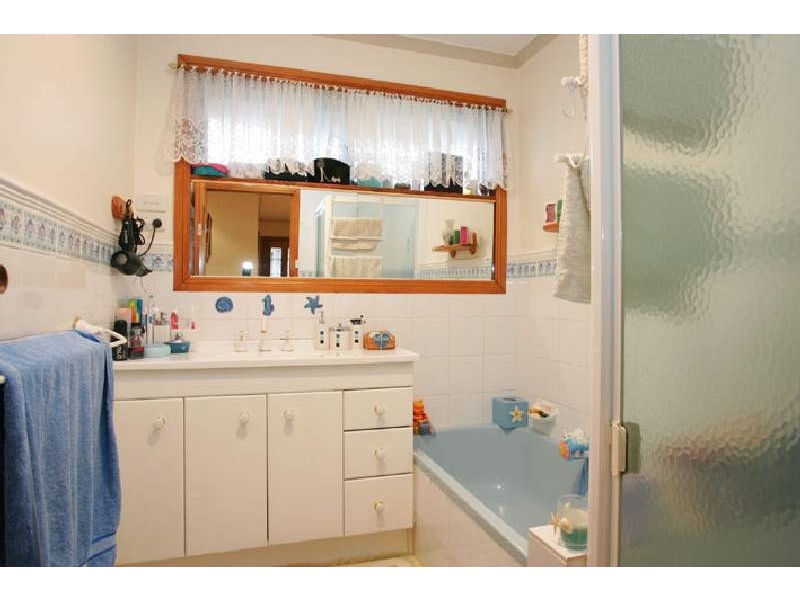 12 The Avenue, Niddrie VIC 3042