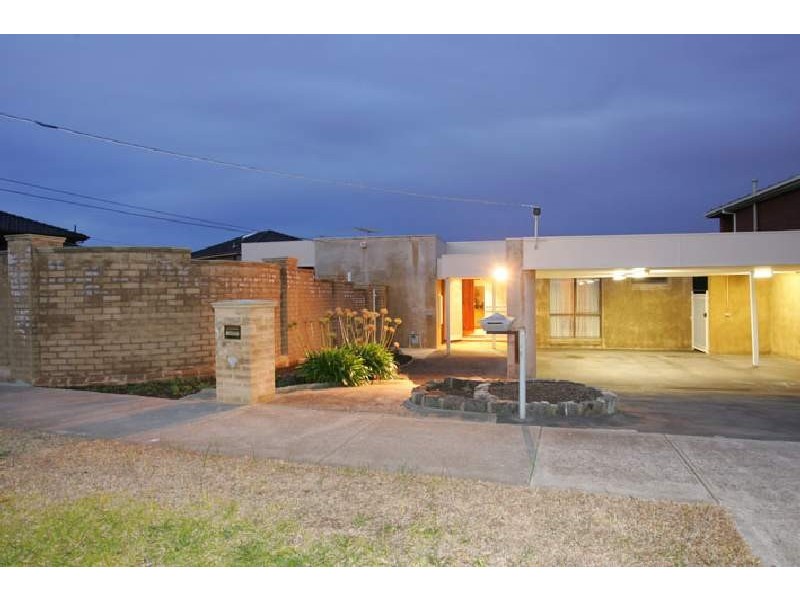 18 Lovett Drive, Avondale Heights VIC 3034