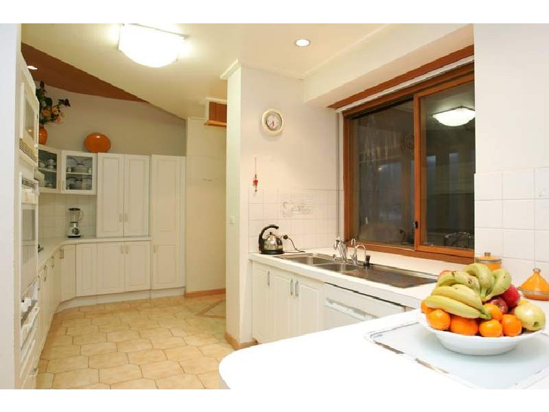 18 Lovett Drive, Avondale Heights VIC 3034