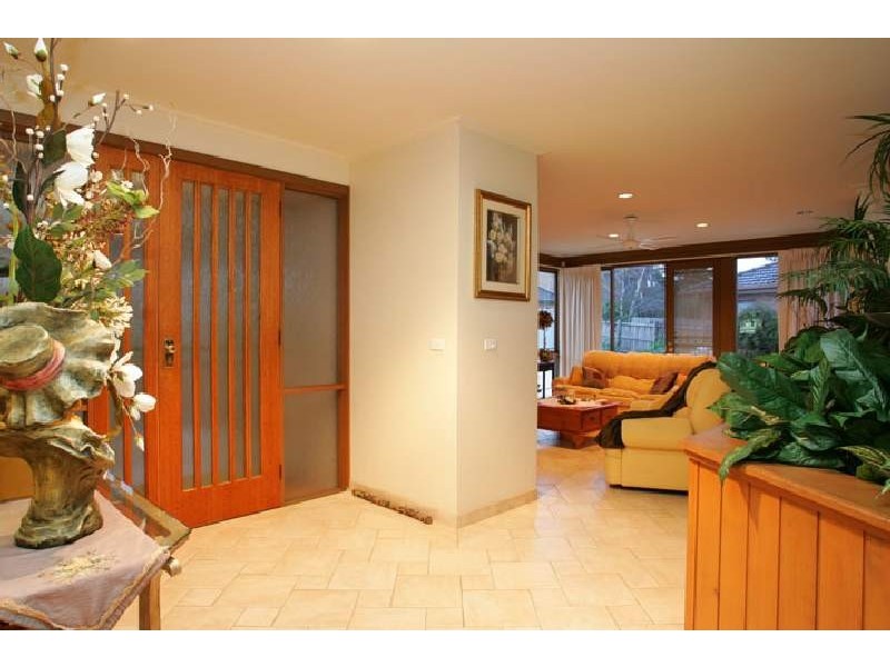 18 Lovett Drive, Avondale Heights VIC 3034