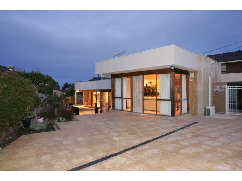 18 Lovett Drive, Avondale Heights VIC 3034